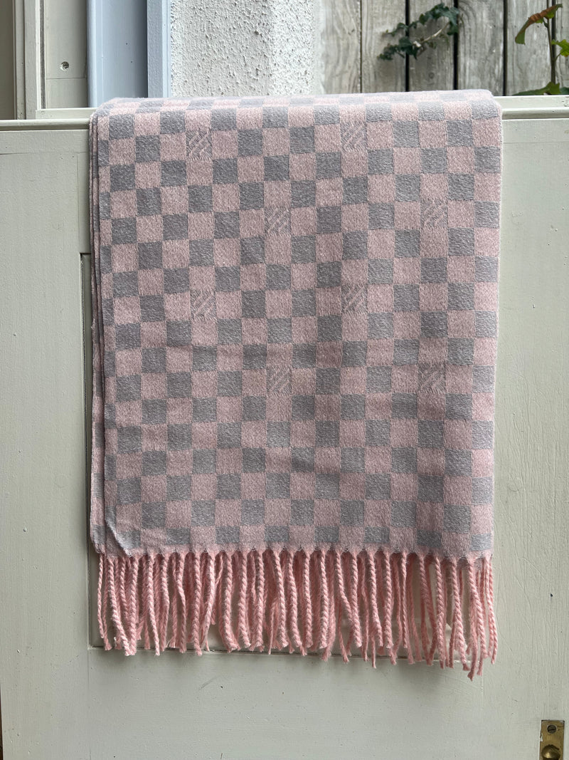 Blush Rose Checkered Cashmere Scarf - Zaytuni